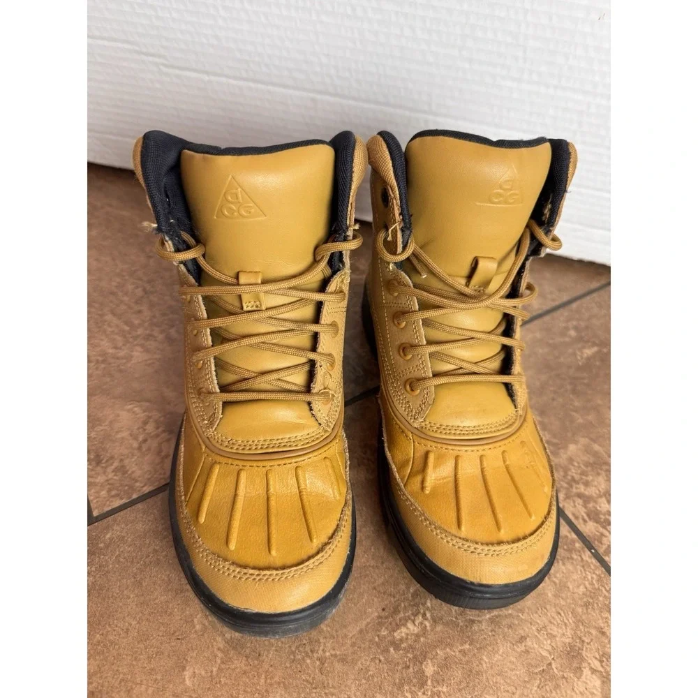 Nike ACG Woodside 2 High Boots Youth Size 3.5Y Wheat 524872 703